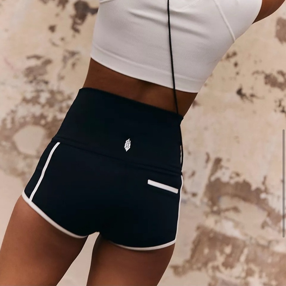 NWOT Free People Movement Island Time Active Shorts black Size Small